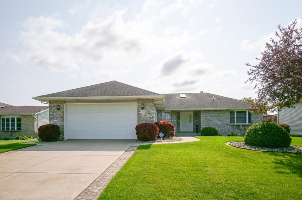 1439 Cozy Ln, Dyer, IN 46311 - photo 1