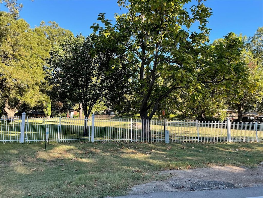 146 W Sherman Dr, Aubrey, TX 76227 - photo 1