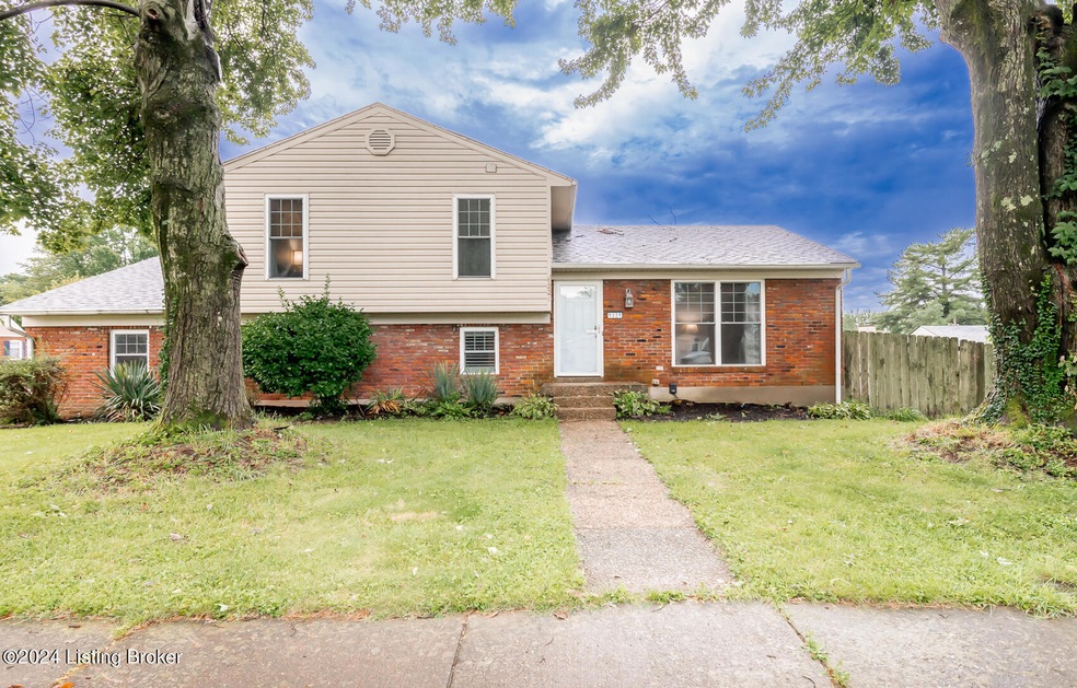 8221 Rochelle Rd, Louisville, KY 40228 - photo 1