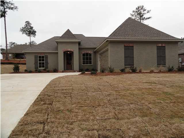 Welcome to 858 Willow Grande Circle!