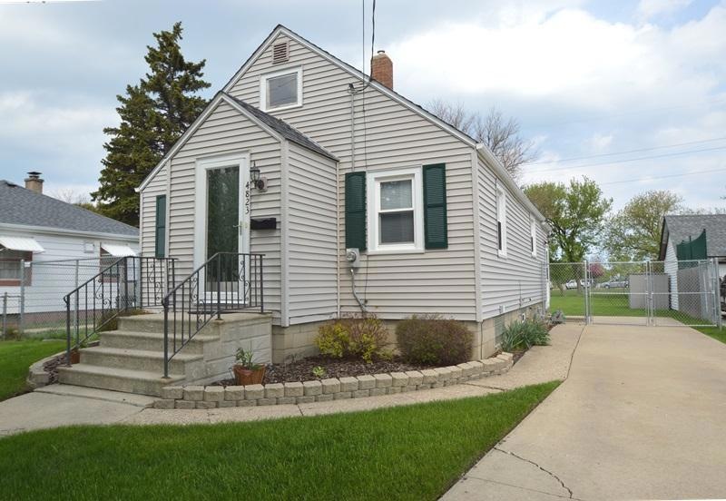Front 4823 28 Ave