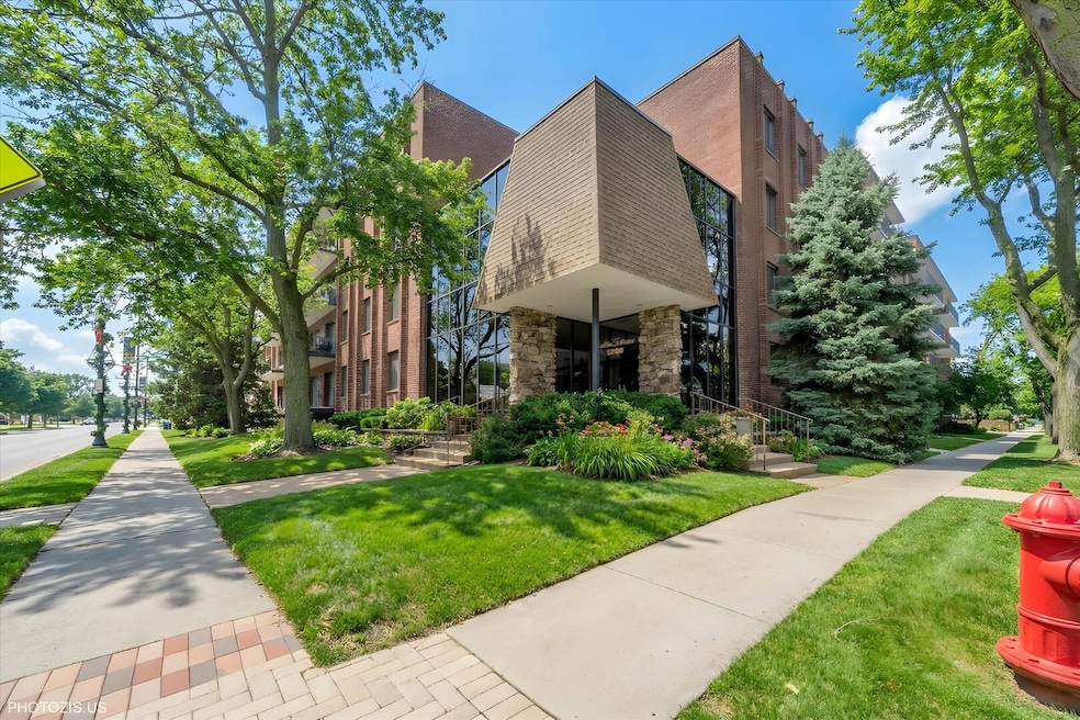 5200 Oakton St unit 102, Skokie, IL 60077 - photo 1