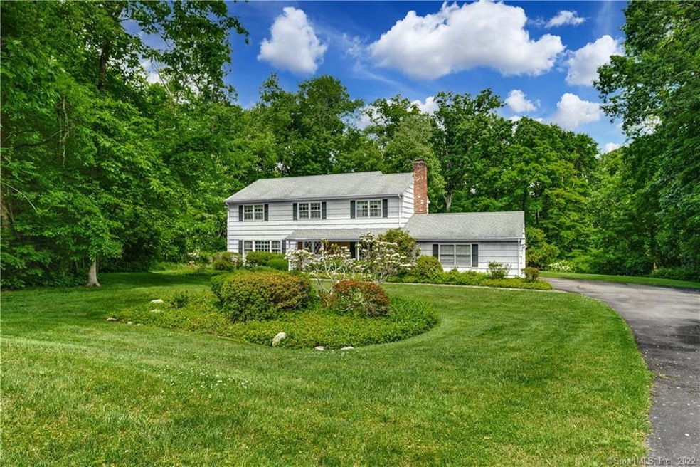 31 Sweet Briar Ln, Stamford, CT 06905 - photo 1