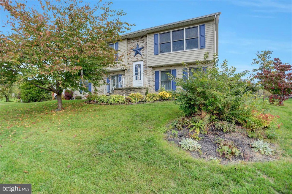 352 Sue Linn Dr, Chambersburg, PA 17201 - photo 1