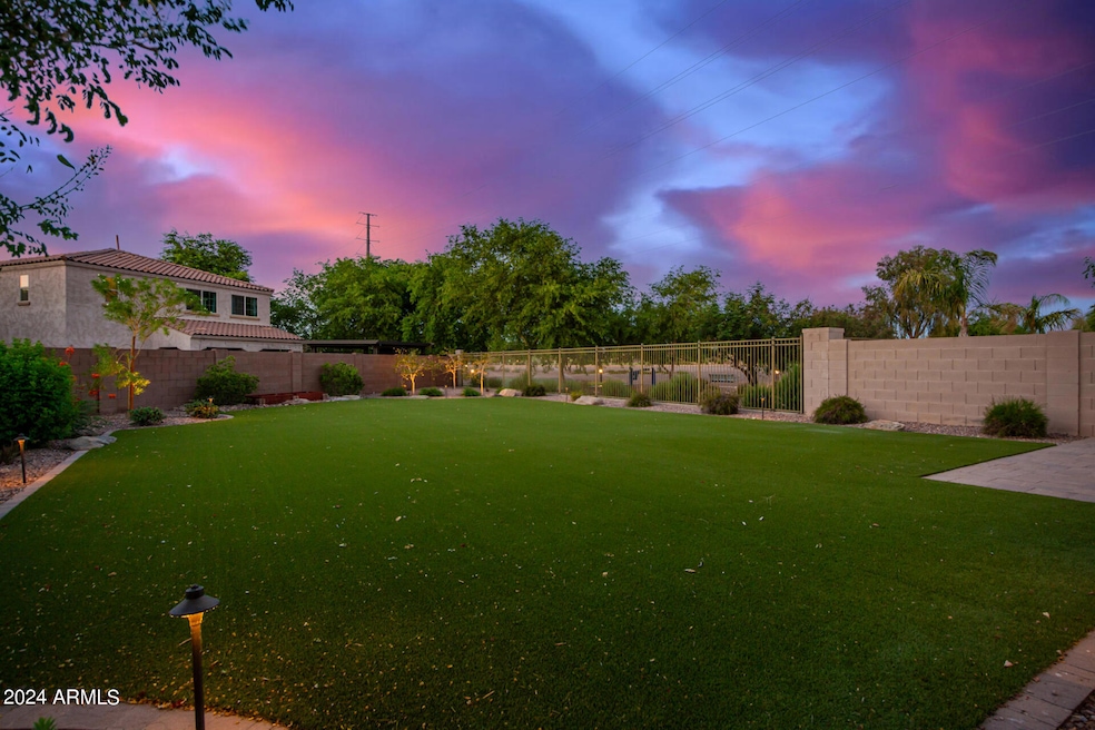 28 - Honeysuckle 3384