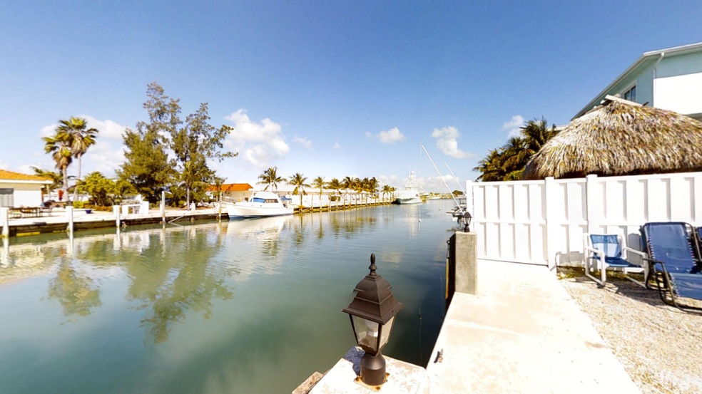 421-5th-St-Key-Colony-Beach-FL-33051-032