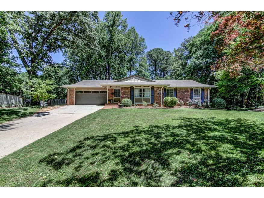 4 Sided Brick In Cul-de-sac!