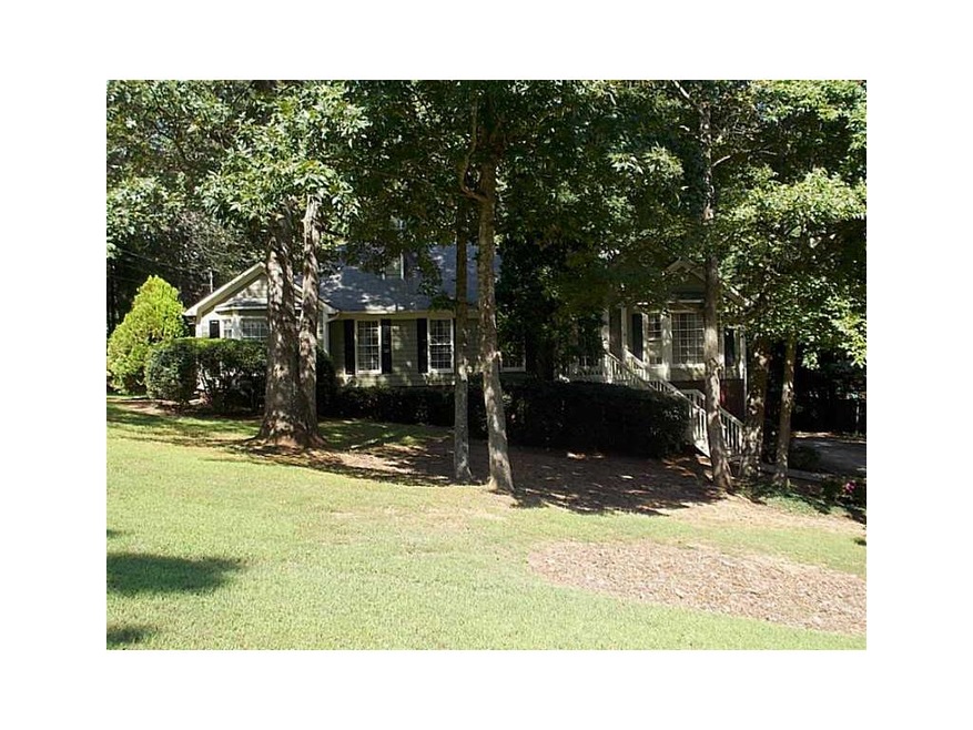 825 Ridge View Ln, Canton, GA 30114 - photo 1