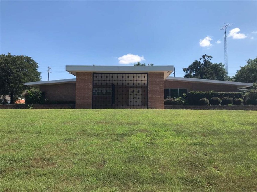 1015 E 9th Place, Cushing, OK 74023 - photo 1