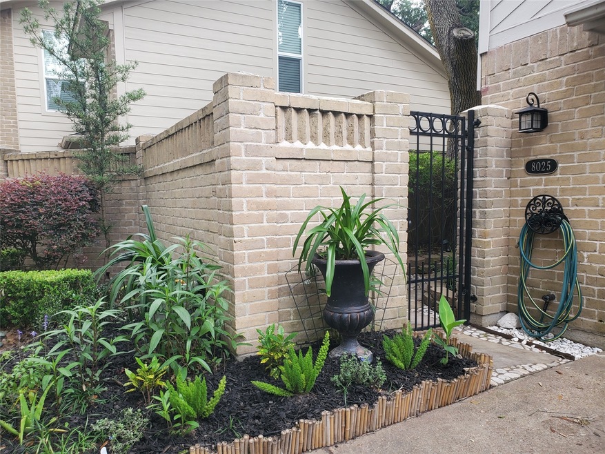 8025 W Oakwood Ct, Houston, TX 77040 - photo 1