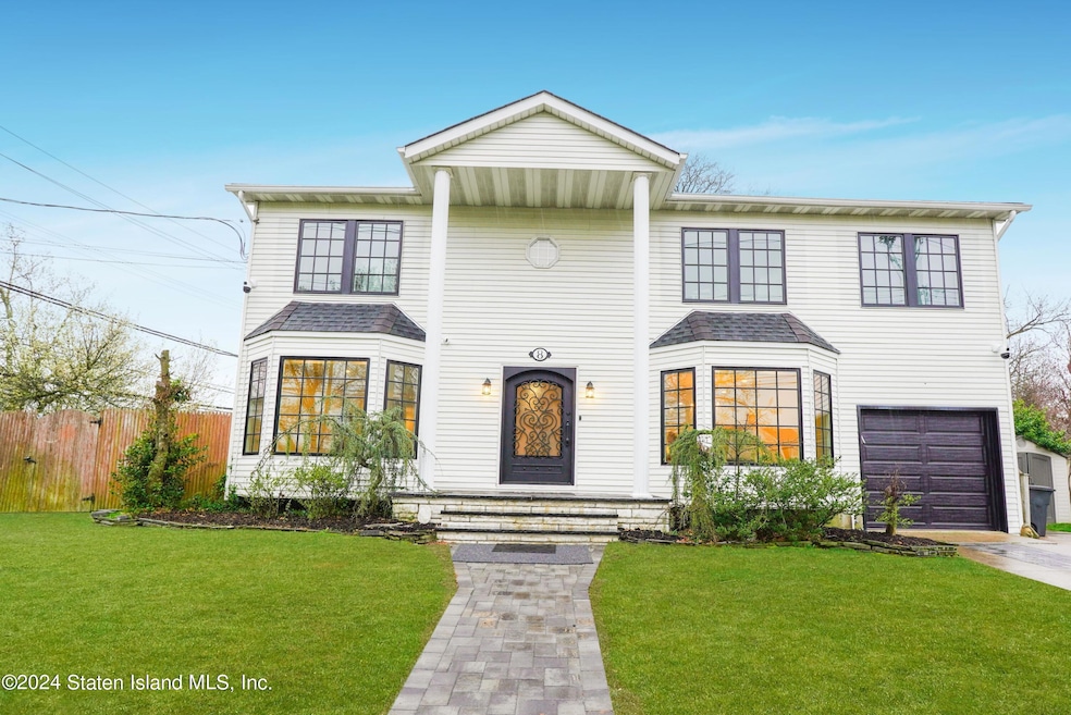 Sold $1,175,000 • Co-Listing Agent