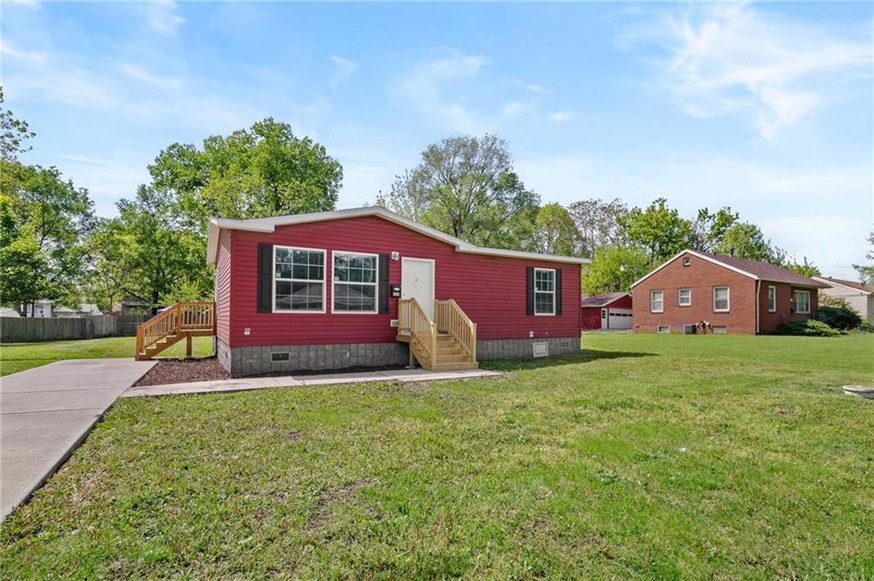 1708 E 29th St, Des Moines, IA 50317 - photo 1