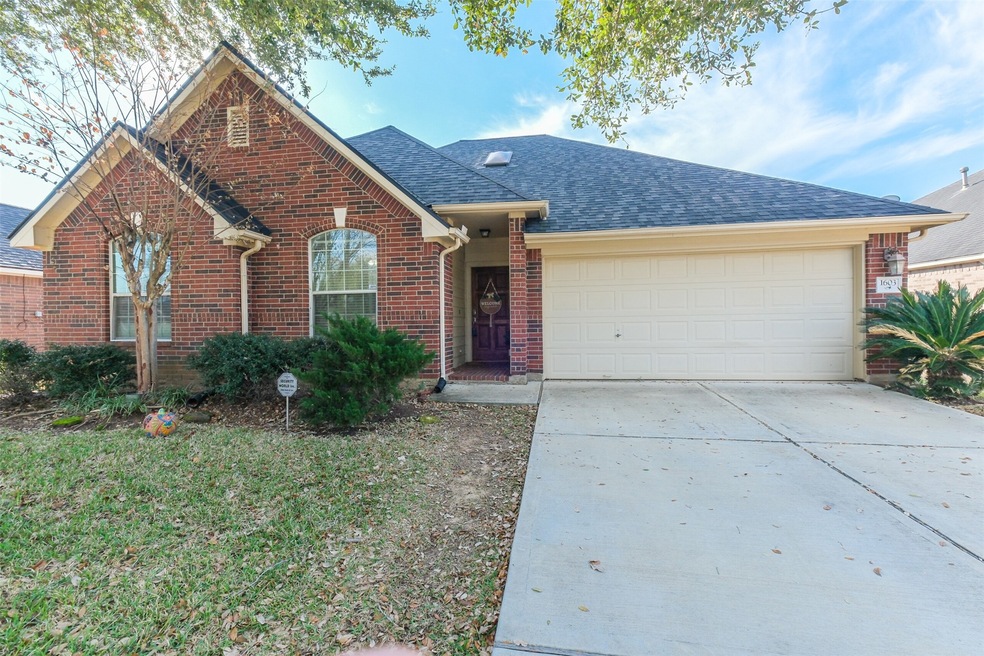 Three bedroom 2 baths home in Waterside Estates, N