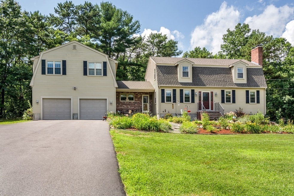 289 Blackstone St, Bellingham, MA 02019 - photo 1