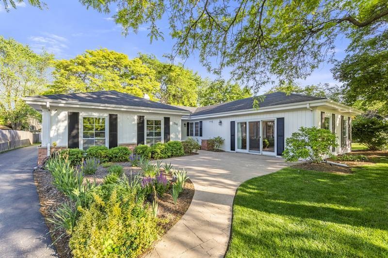 250 Bay Colony Dr, Naperville, IL 60565 - photo 1