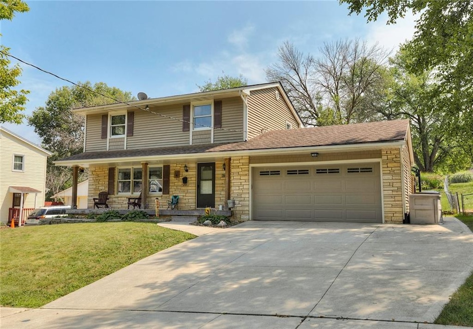 2626 Aurora Ave, Des Moines, IA 50310 - photo 1