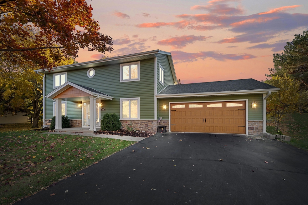 508 Karin Dr, North Prairie, WI 53153 - photo 1