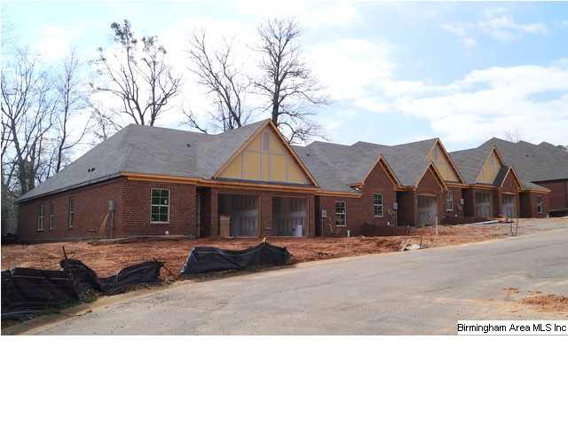 Tyler Crest Townhomes, new 5-unit building under c