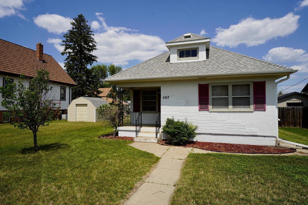 507 4th St SE, Jamestown, ND 58401 - photo 1