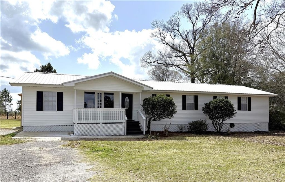 Large front yard, low maintenance vinyl siding