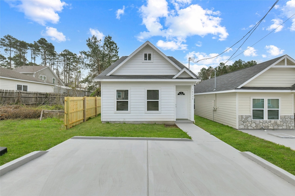 16927 W Juneau, Montgomery, TX 77316 - photo 1