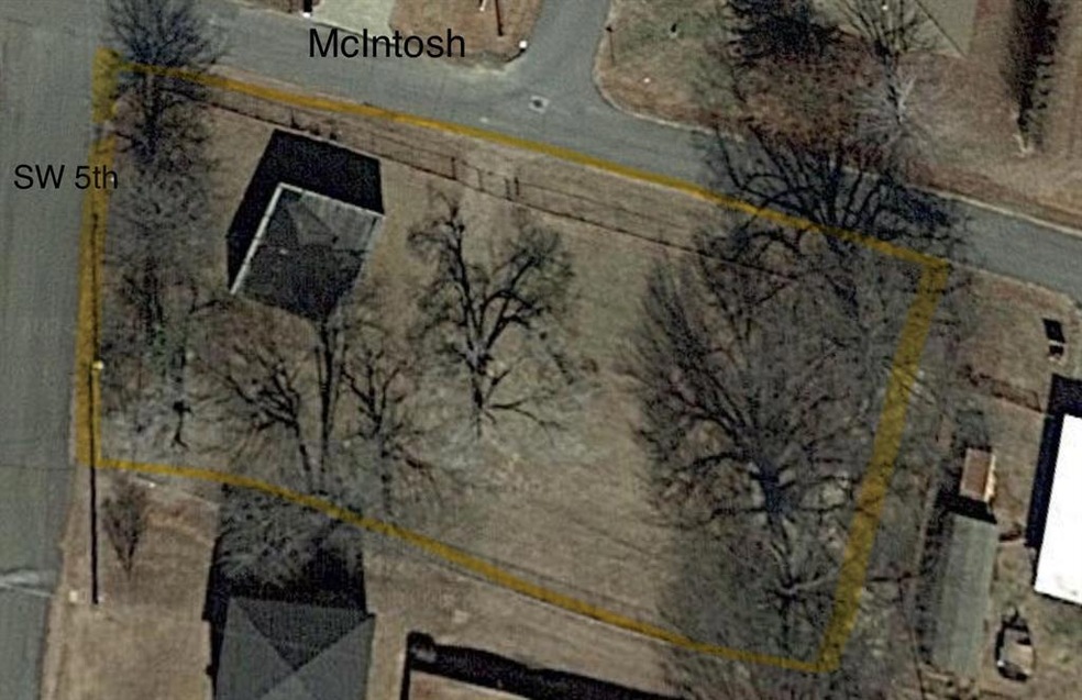 196 ft of McIntosh frontage, 107 ft on SW 5th.