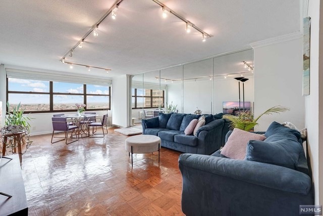 Sold $345,000