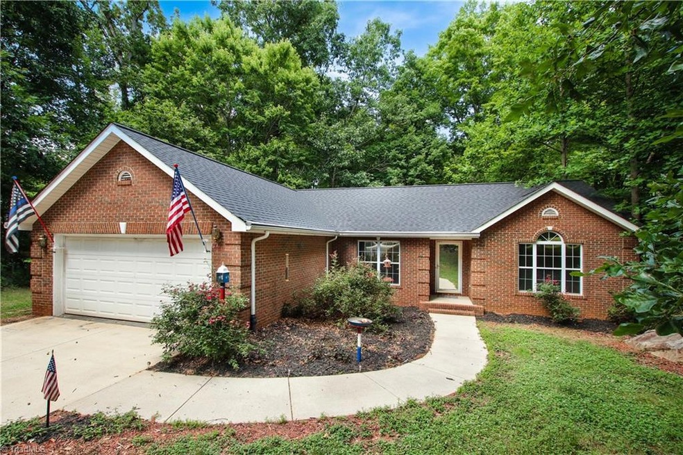 3122 Creekridge Dr, Asheboro, NC 27205 - photo 1