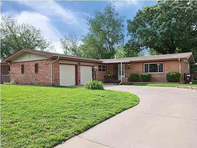 Welcome home to 8523 W 9th N