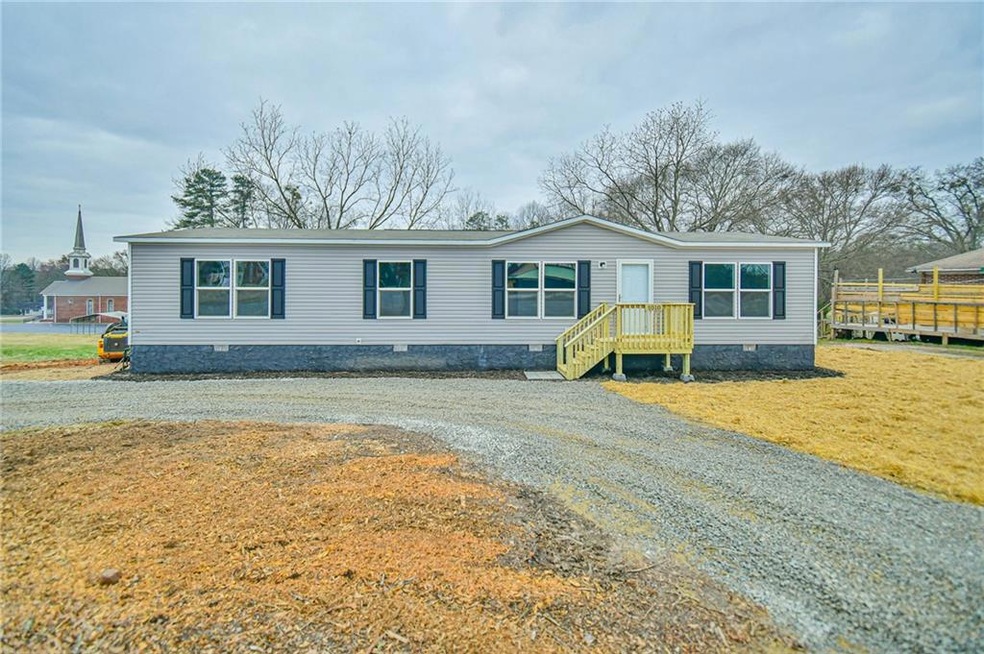 Manufactured / mobile home featuring a wooden deck