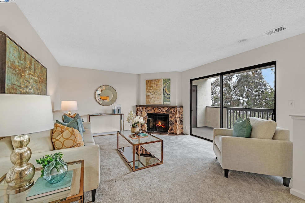 Sold $400,000 • Co-Listing Agent