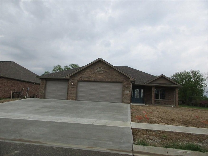 2703 Poplar Woods Ln, Columbus, IN 47203 - photo 1