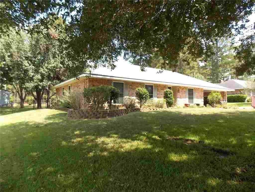 107 Rock Point Cir E, Pineville, LA 71360 - photo 1