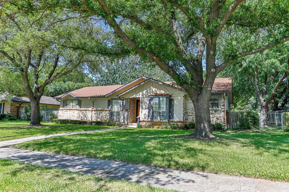 1007 Rosedale Dr, Gainesville, TX 76240 - photo 1