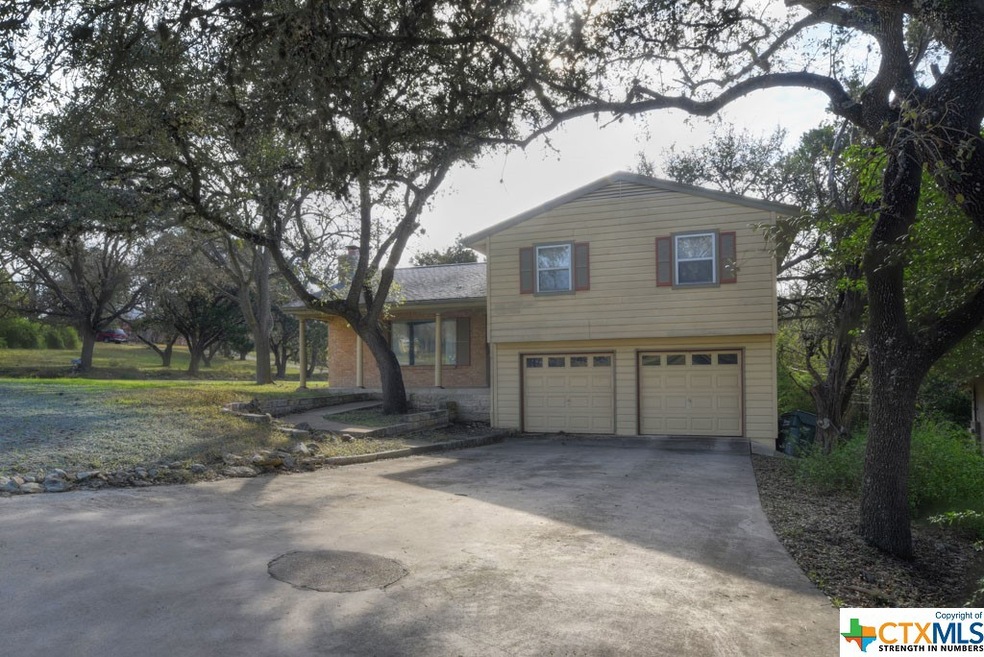 142 E Hillcrest Dr, San Marcos, TX 78666 - photo 1