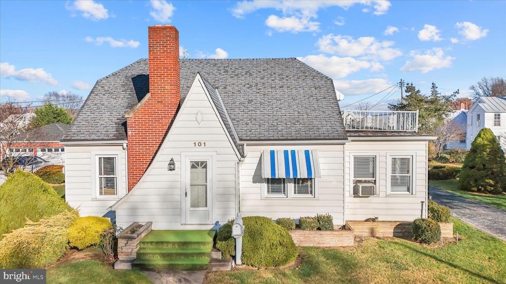 101 Burr St, Moorefield, WV 26836 - photo 1