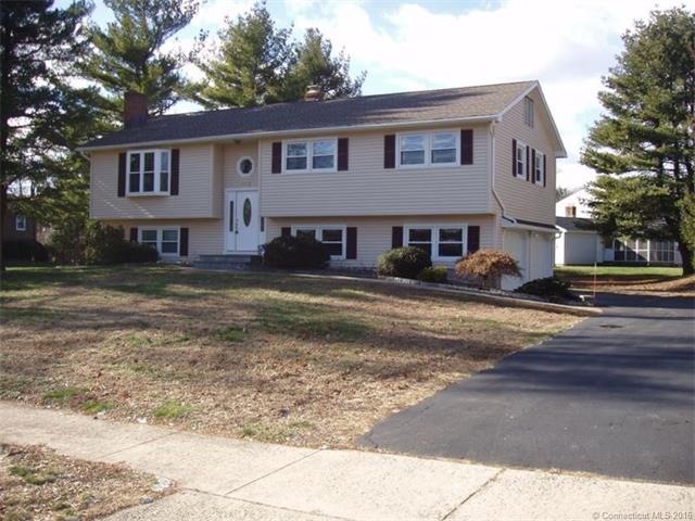 Come take a look at this 3 Bedroom 2 and 1/2 Bath 