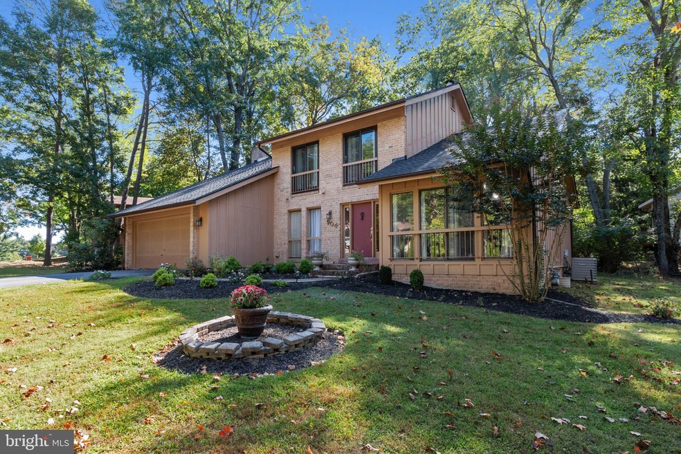 904 Twin Oaks Dr, Potomac, MD 20854 - photo 1