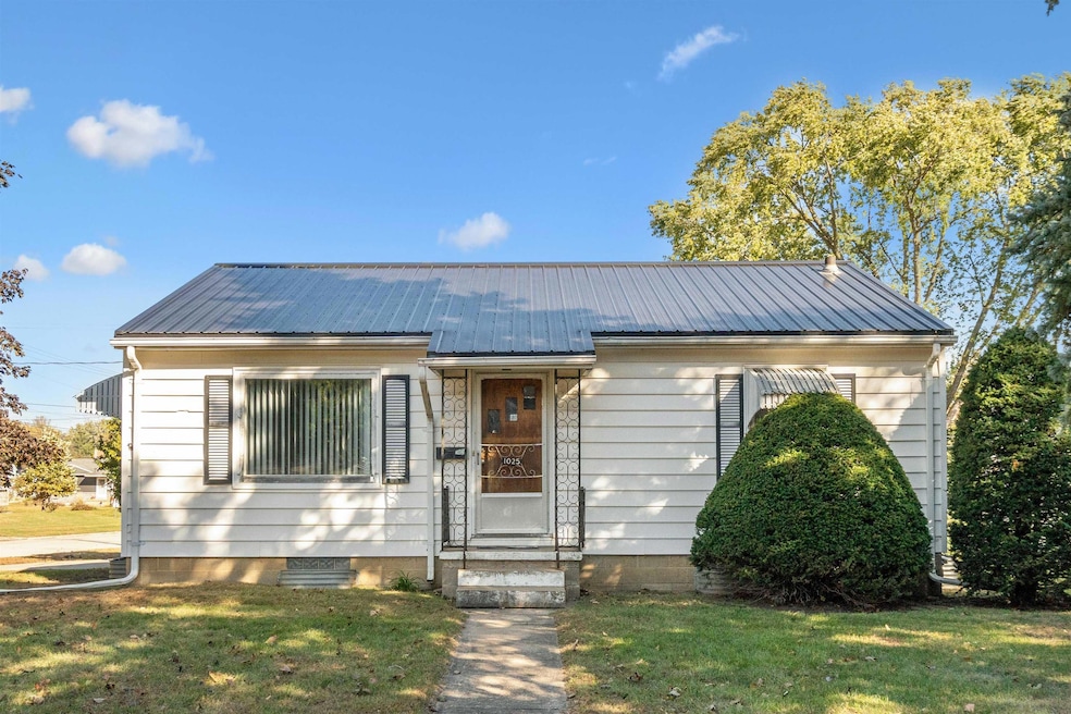 1025 W 8th St, Cedar Falls, IA 50613 - photo 1