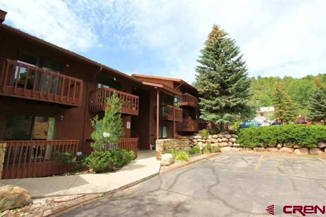 This unit is an upper level 1 Bedroom, 1 Bath with