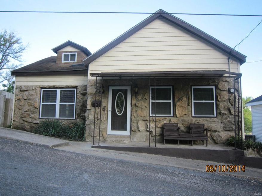 310 Swan St, Hannibal, MO 63401 - photo 1