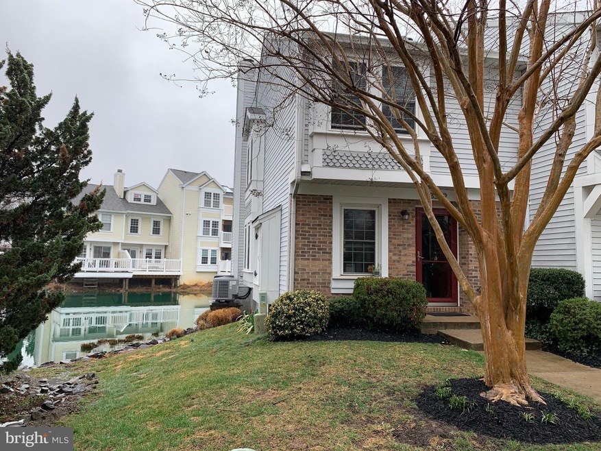 3349 Lakeside View Dr unit 8-1, Falls Church, VA 22041 - photo 1