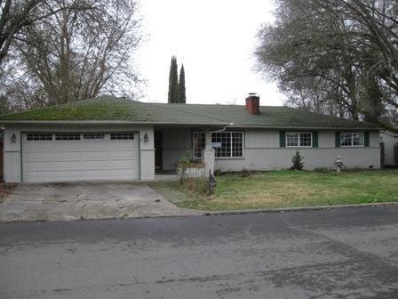 537 N 5th St, Central Point, OR 97502 - photo 1