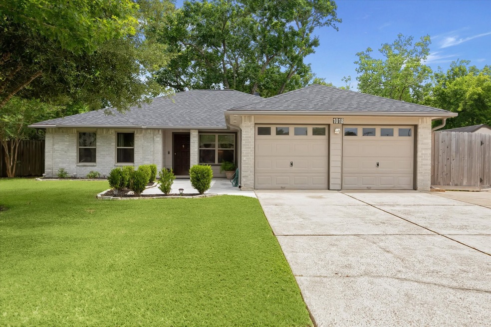 This one story home is walking distance to Friends