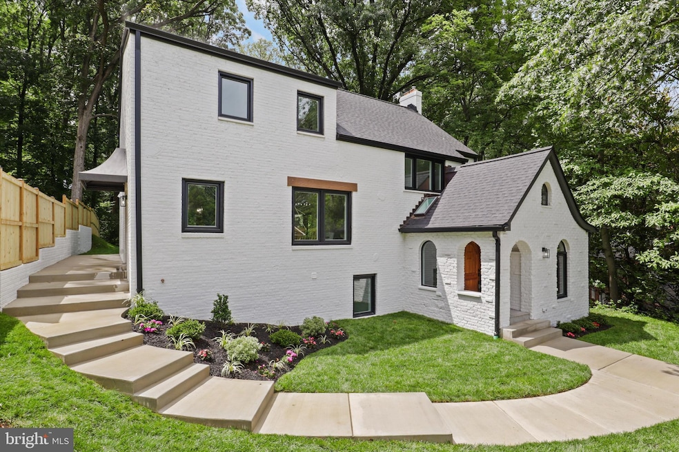 2520 N Vernon St, Arlington, VA 22207 - photo 1