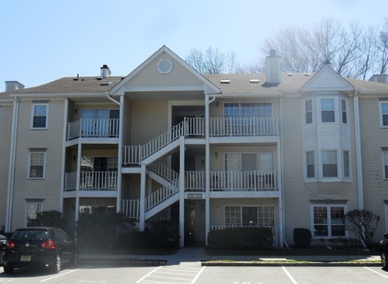 156 Linden St, Mahwah, NJ 07430 - photo 1