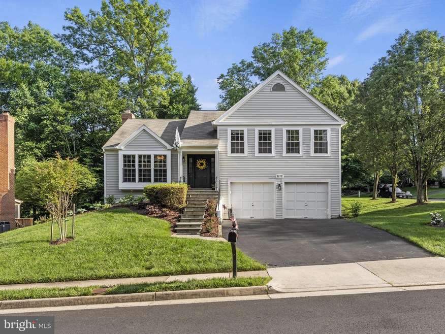 8923 Triple Ridge Rd, Fairfax Station, VA 22039 - photo 1