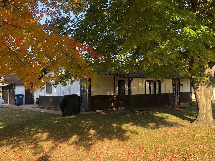 1301 8th St, Covington, IN 47932 - photo 1