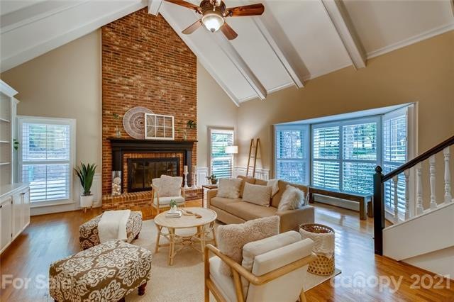 Great room with vaulted ceilings.