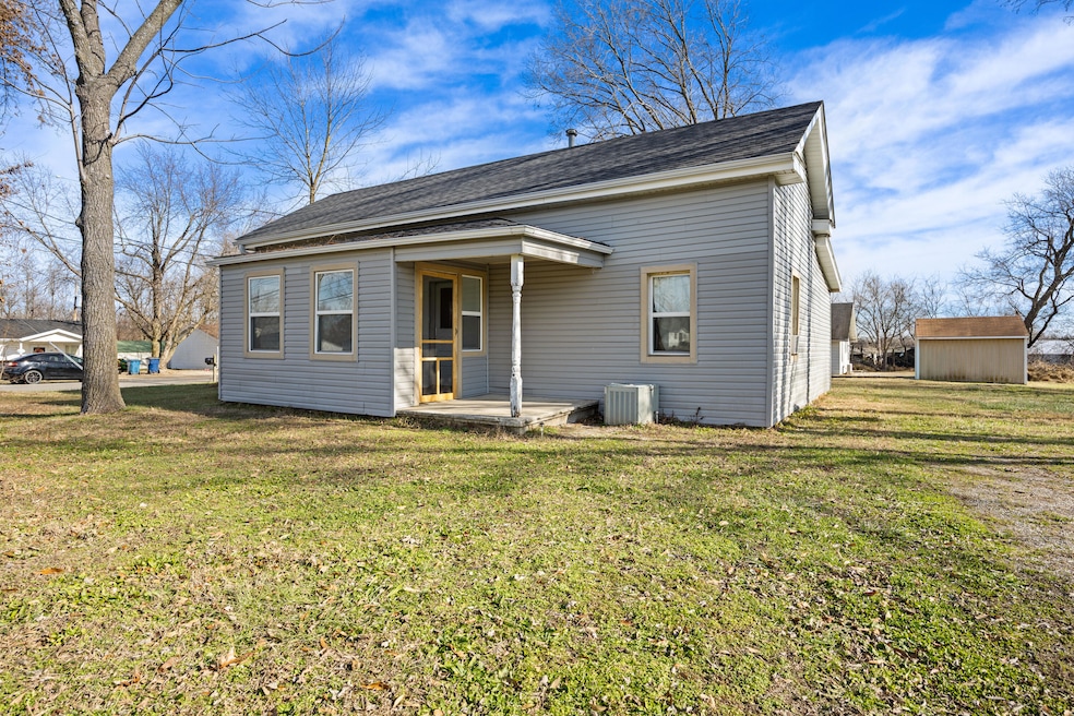 230 N Moreau Ave, Tipton, MO 65081 - photo 1